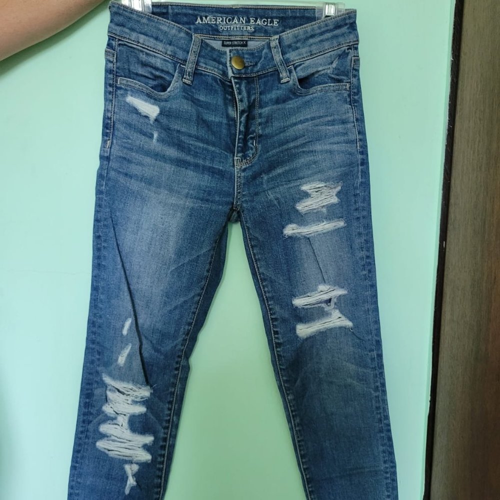 American Eagle Outfitters skinny ripped jeans